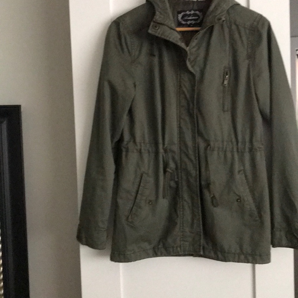 Green bush jacket.